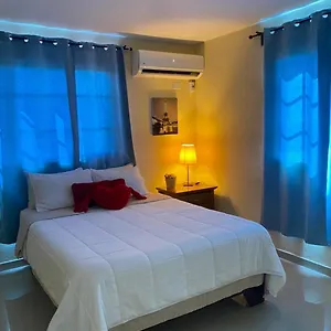 Tiny By Merengue House ,8 Minutos Airport , Santo Domingo Dominican Republic